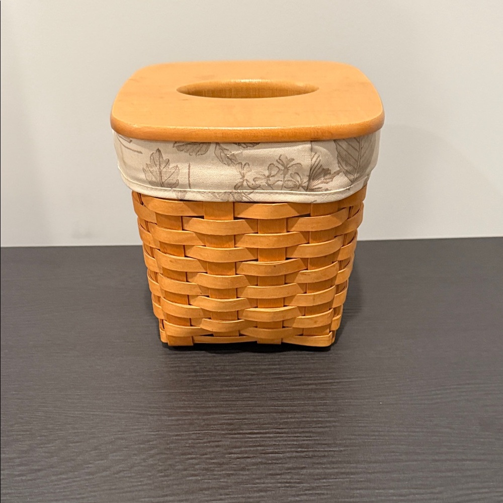 Longaberger Woven Tissue Basket with Lid and Cream Liner
